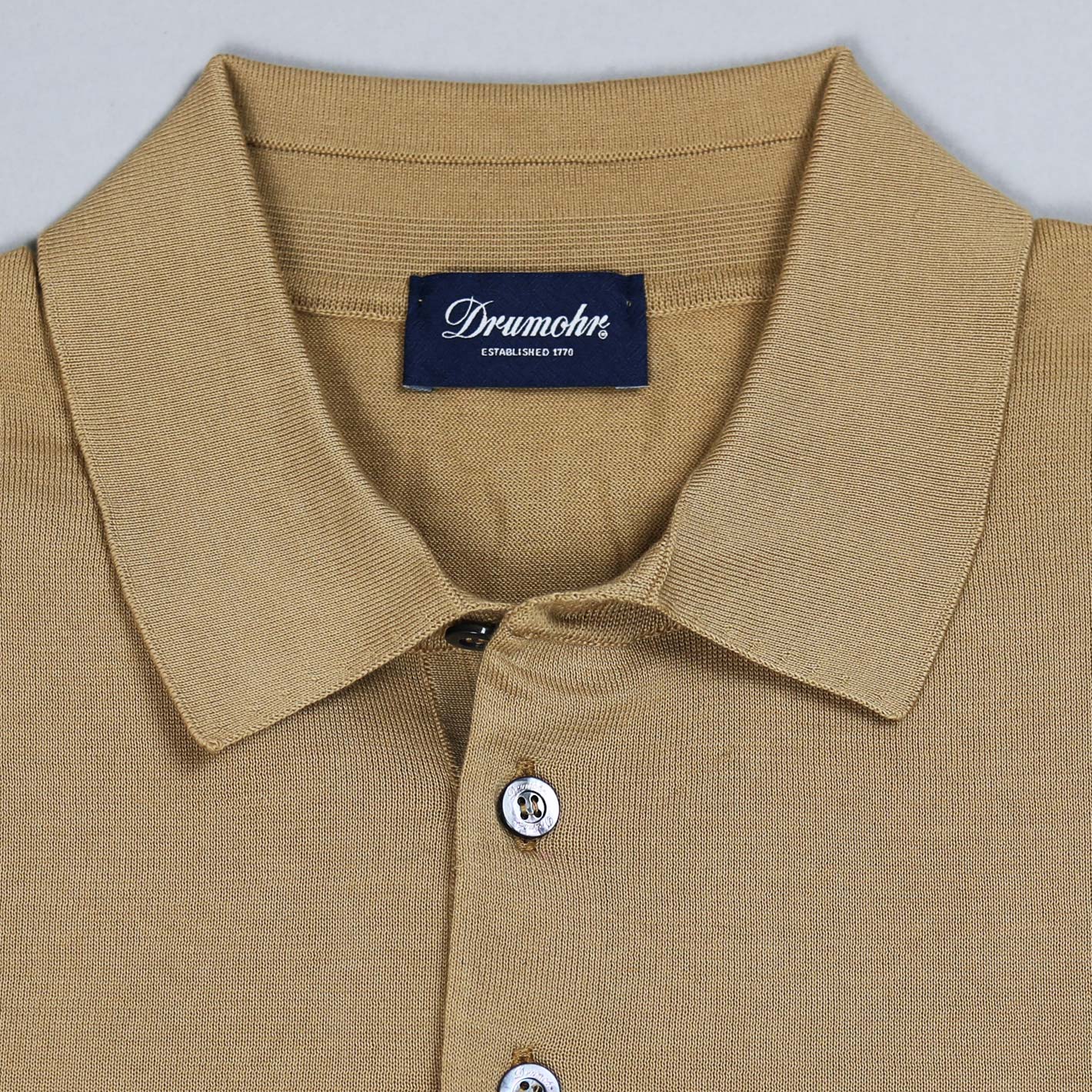 Tシャツ・カットソー Drumohr SHORT SLEEVES POLO WITH BUTTONS (D0GF202 105 CREAM) Dark Beige Short Sleeve Knitted Polo Shirt – Lund & Lund